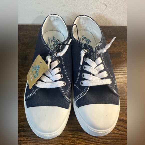 Thereabouts Little and Big Girls Navy Scooter Canvas Sneaker NWT Various sizes - Picture 2 of 6